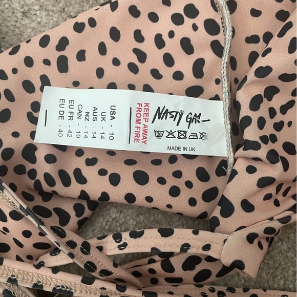 - NASTY GAL DALMATIAN “LETS GO TO THE BEACH” TIE BIKINI TOP 10US - Picture 14 of 14
